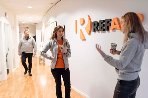 Bild på Refapp personal Hedvig och Cissi